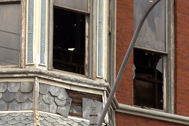 A Columbus downtown Irwin building was destroyed by a fire Sunday.