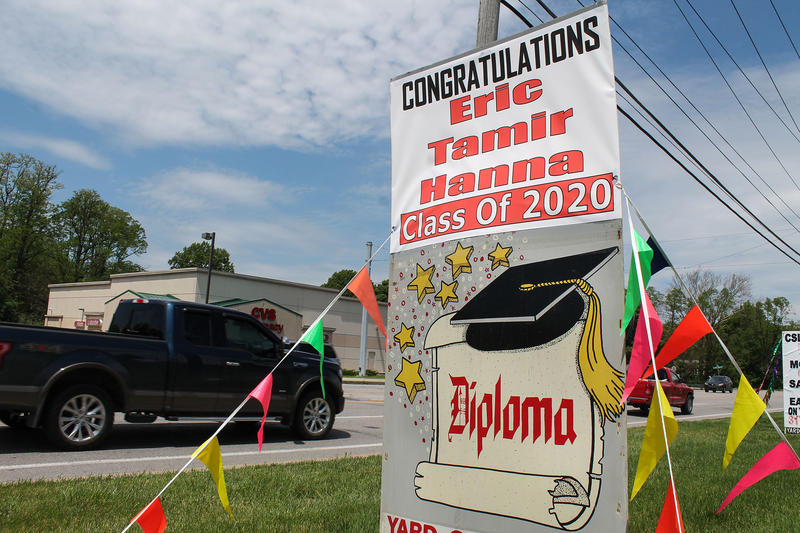 A yard sign celebrating 2020 graduates.