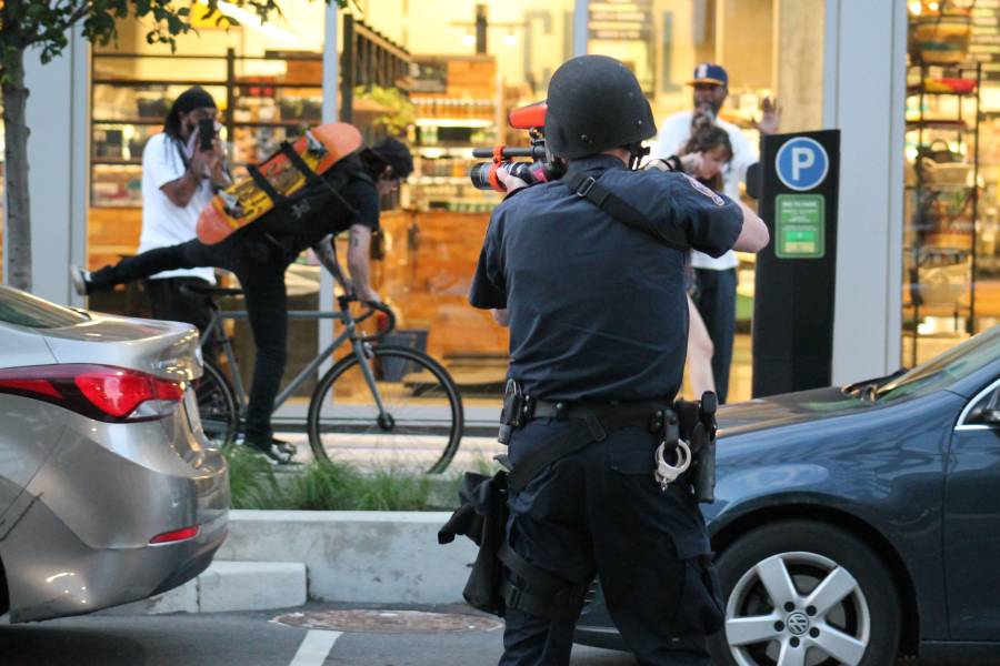 officer shoots pepper spray pellets in Indy