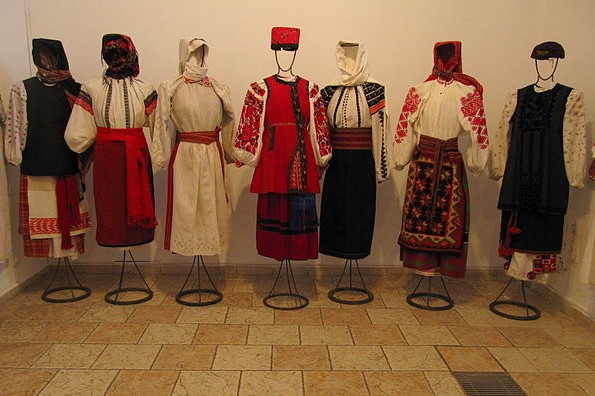 ukr folk garments vyshyvanka