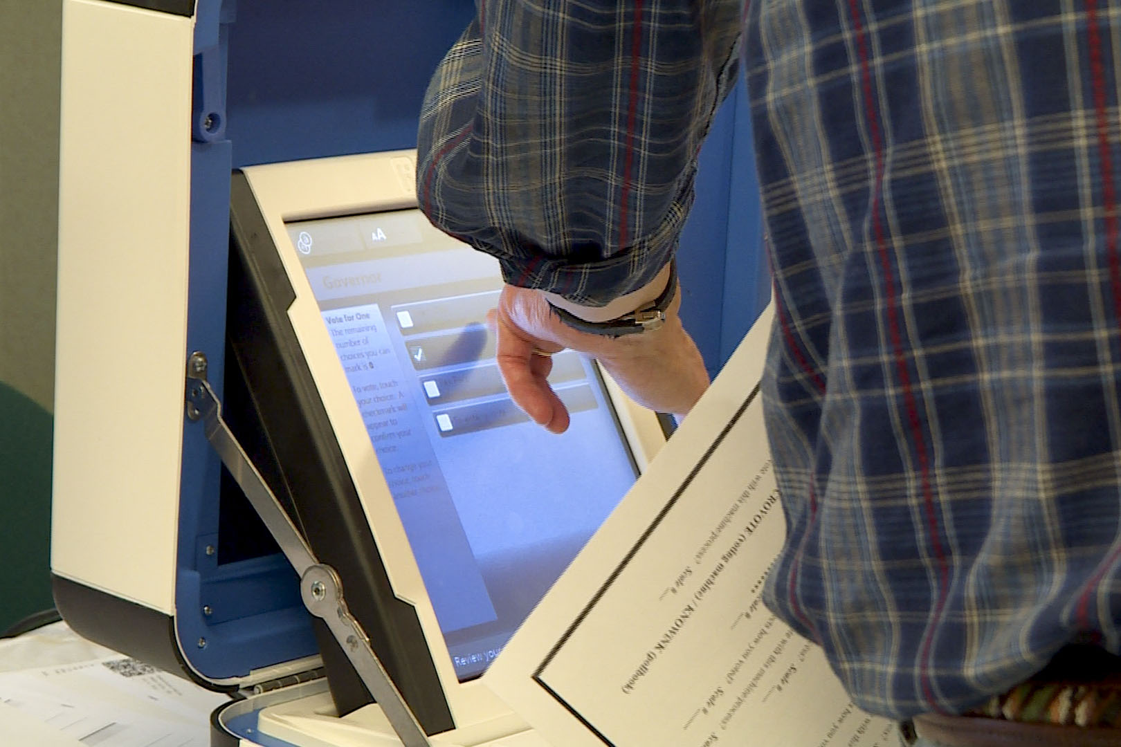 Brown County residents try out new voter machines in the brown county public library