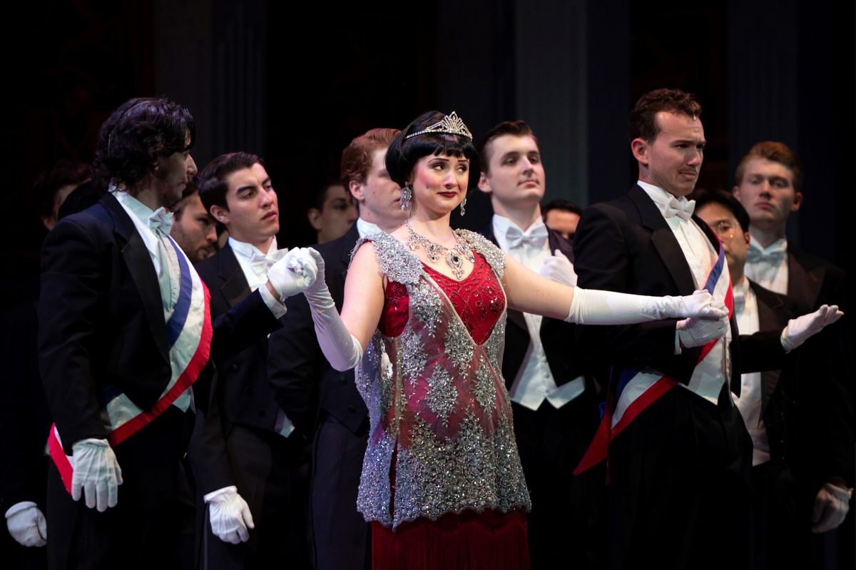 Soprano Macey Rowland (Hanna Glawari) 