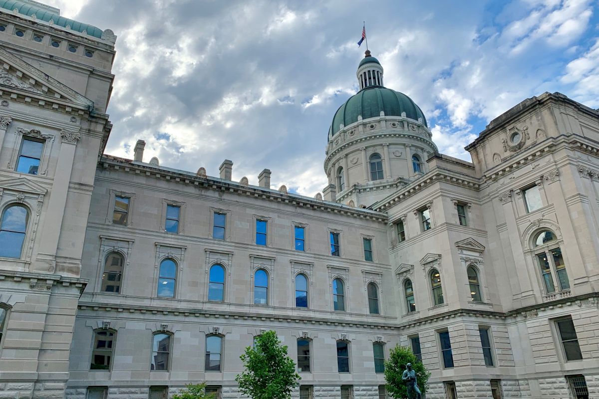 2019-7-3_indiana_statehouse-summer_bs.jpg