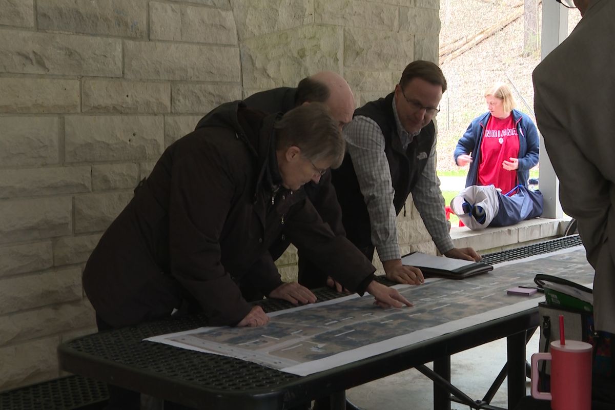 Residents discuss North Dunn Street project with city planners and engineers.