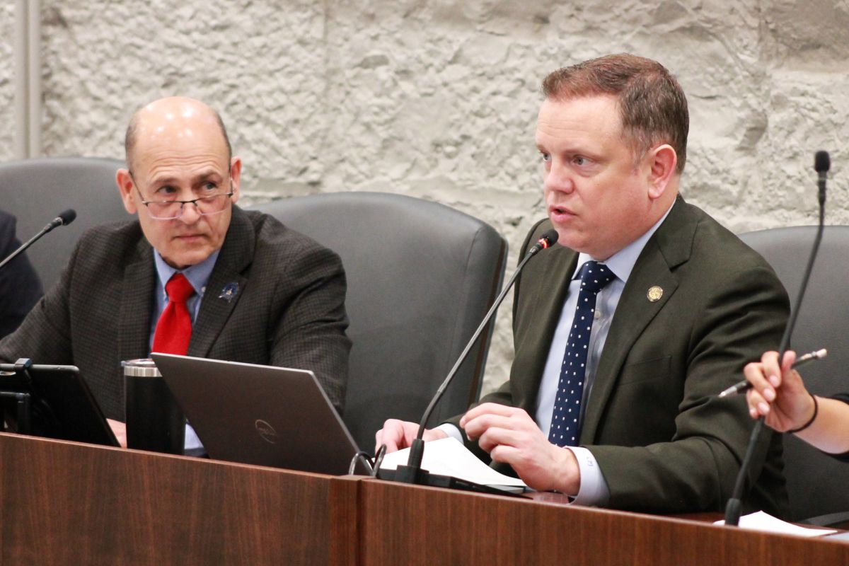 Sen. Gary Byrne (R-Byrneville), left, and Rep. Chris Jeter (R-Fishers), right, are the Senate author and House sponsor, respectively, of SEA 289.
