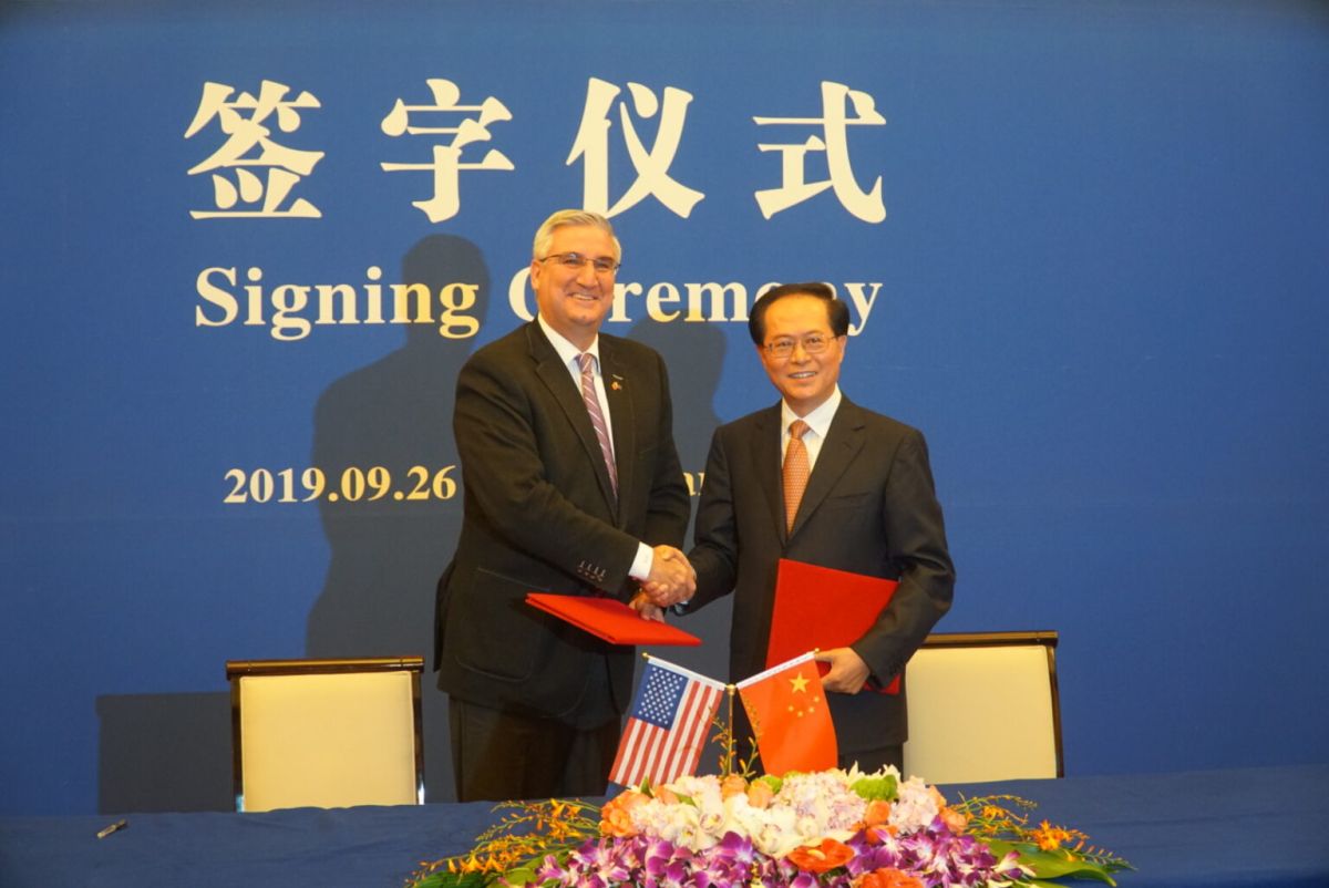 Indiana Gov. Eric Holcomb renews a sister-state agreement with Zhejiang Party Secretary Che Jun in 2019. Former Indiana Gov. Robert Orr first signed the agreement in 1987.