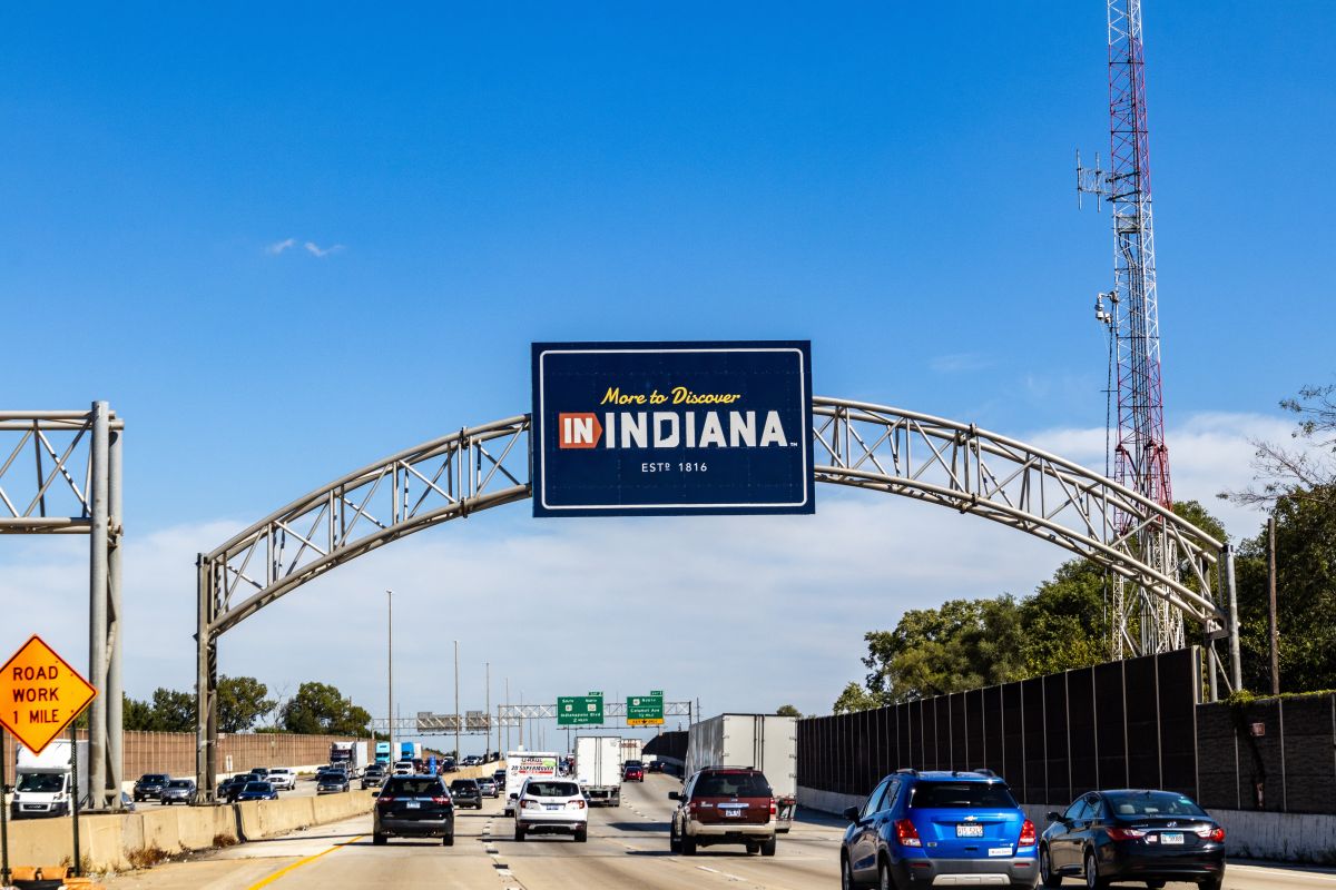 Indiana sign at I-94 expressway state line in Munster.