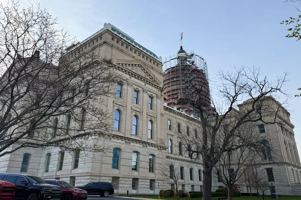 The northwestern exterior of the Indiana Statehouse.