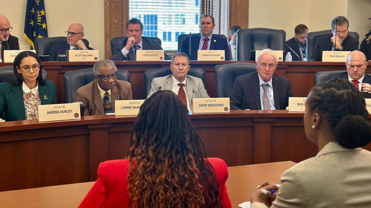 Indianapolis Public Schools Superintendent Aleesia Johnson, left, and school board member Allissa Impink testifying before a Senate committee