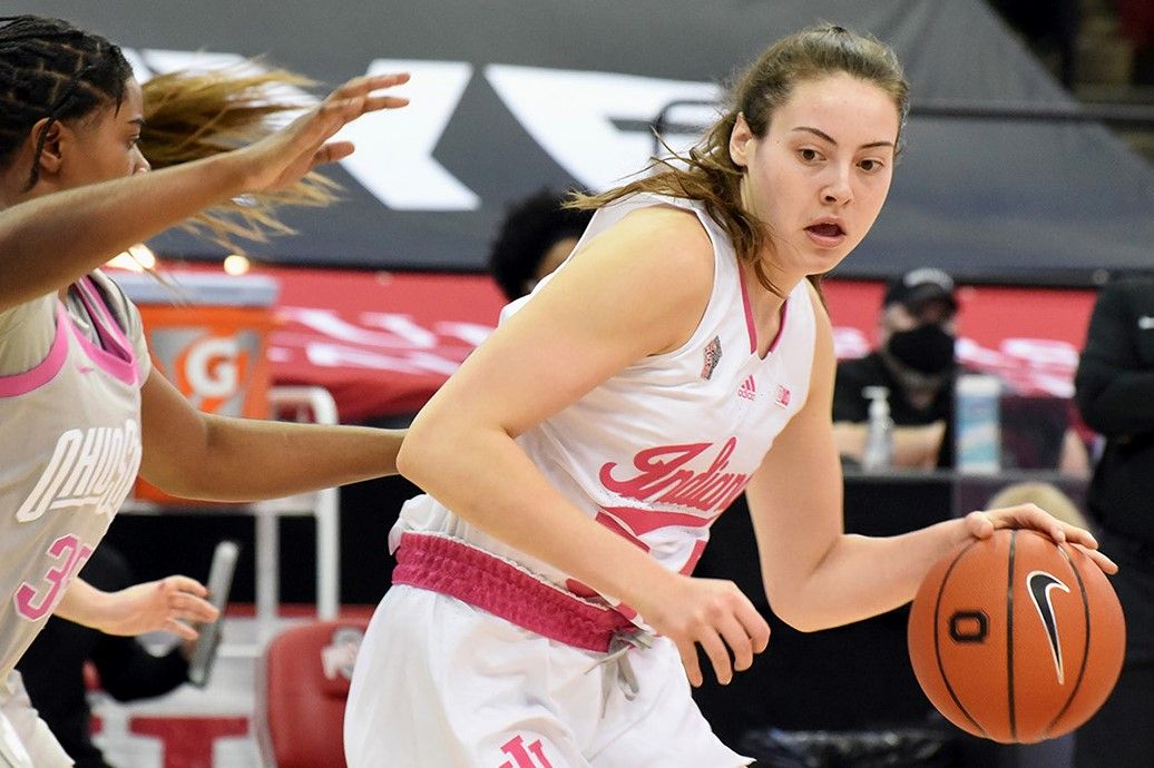 Indiana's Mackenzie Holmes drives to the basket against Ohio State Saturday.
