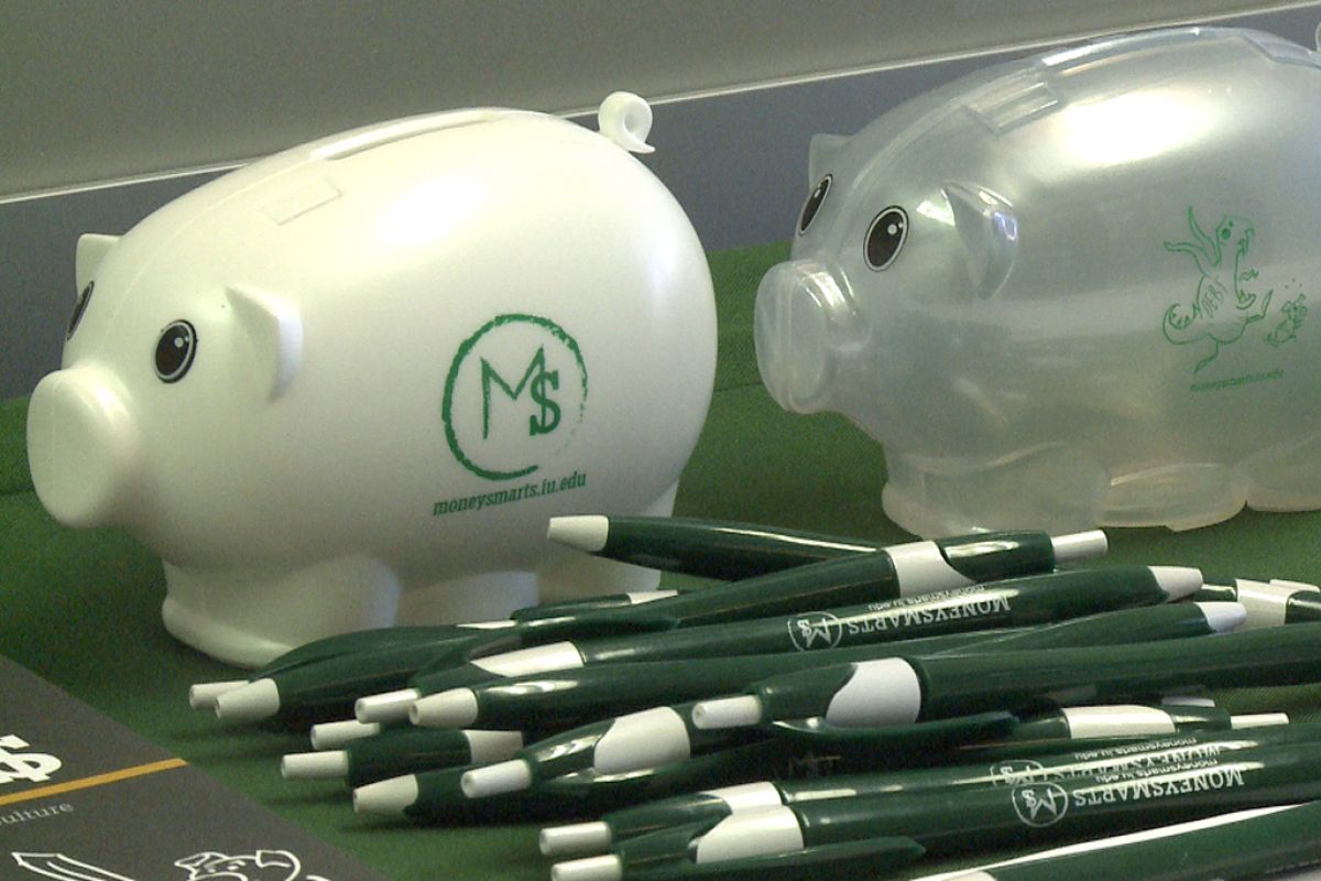 Photo of MoneySmart piggy bank and pens