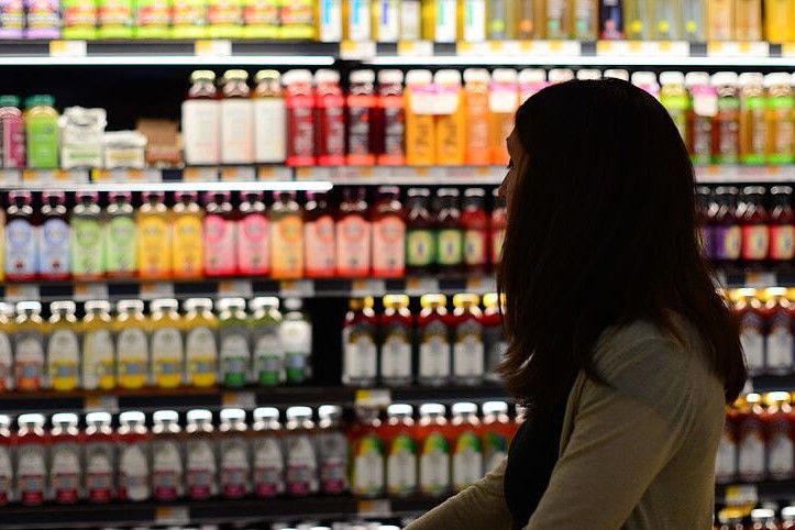 woman grocery shopping