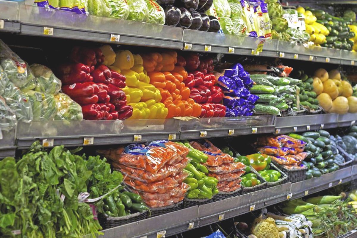 veggies in grocery store