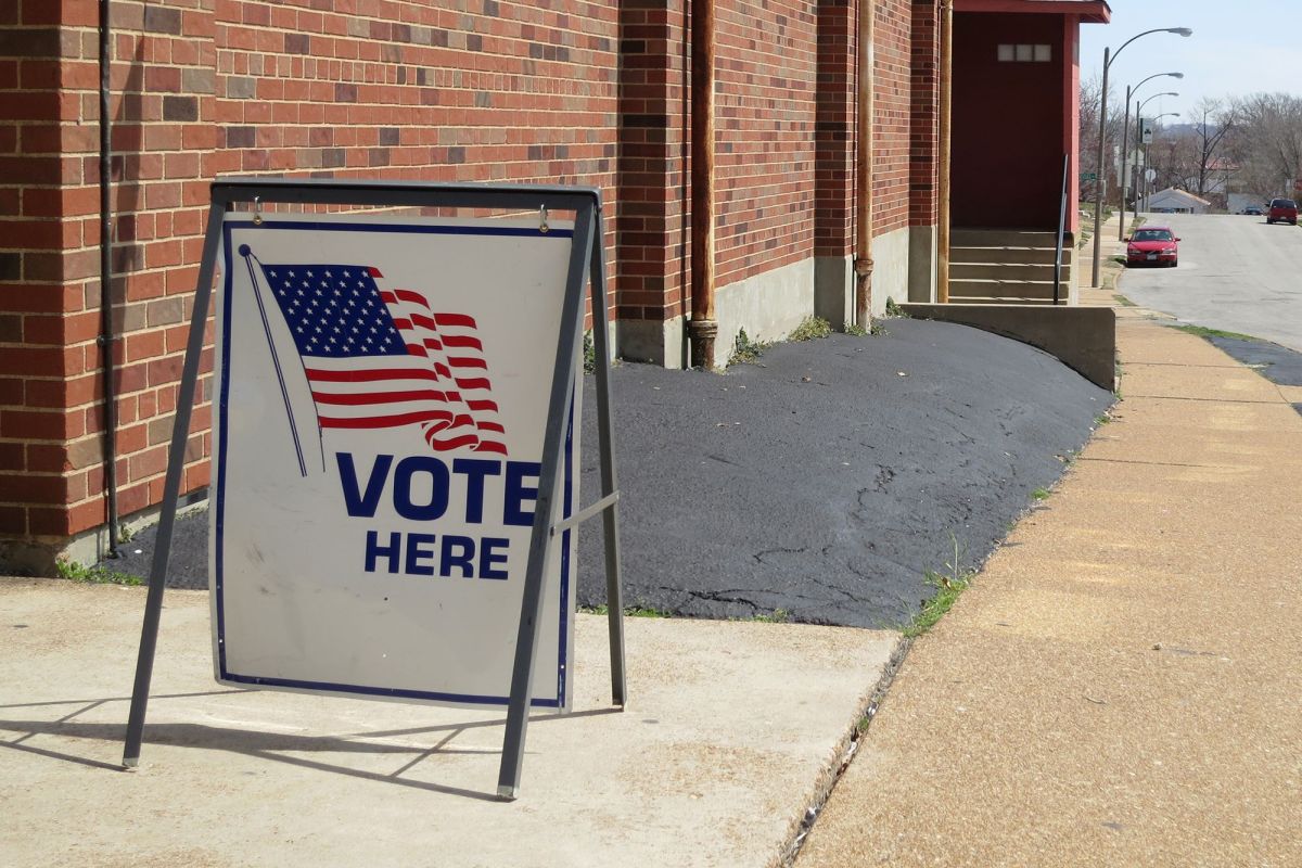 vote here sign