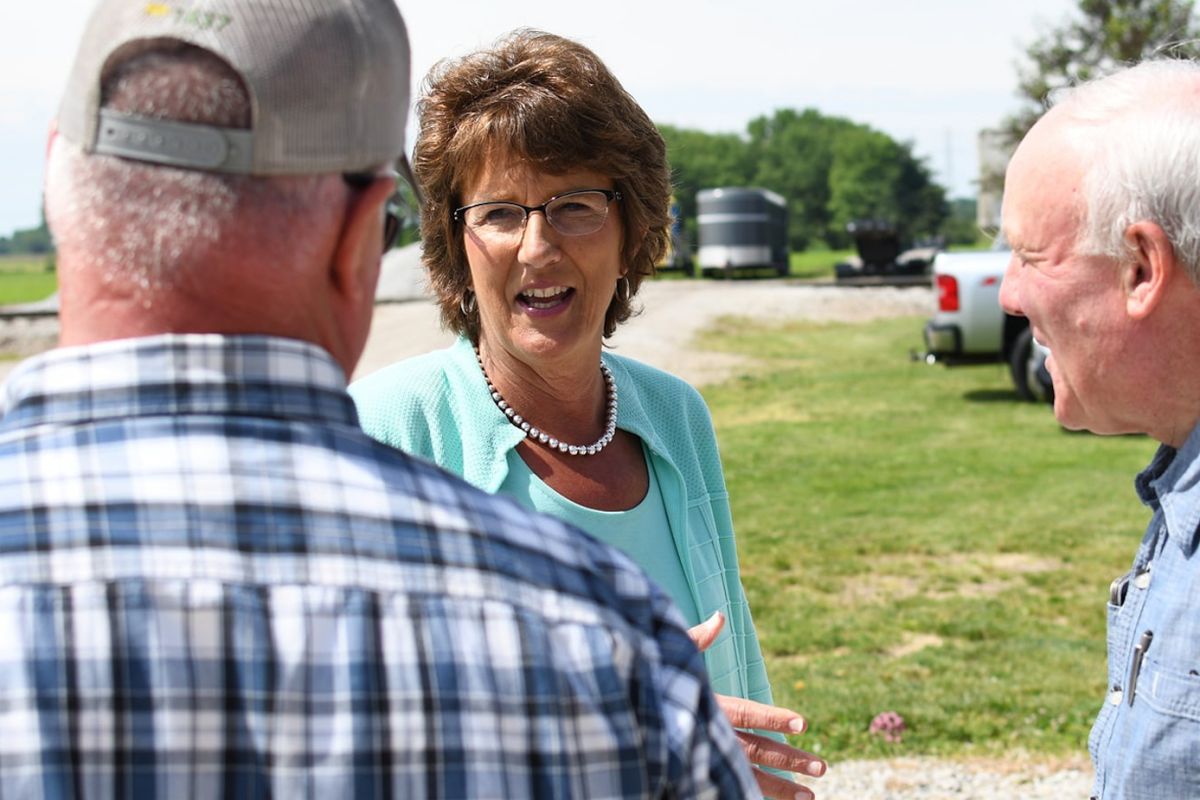 U.S. Rep. Jackie Wolarski talks to constituents