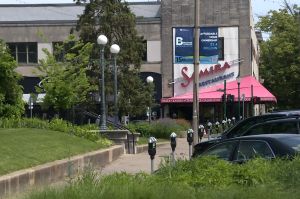 IU students walking on campus 